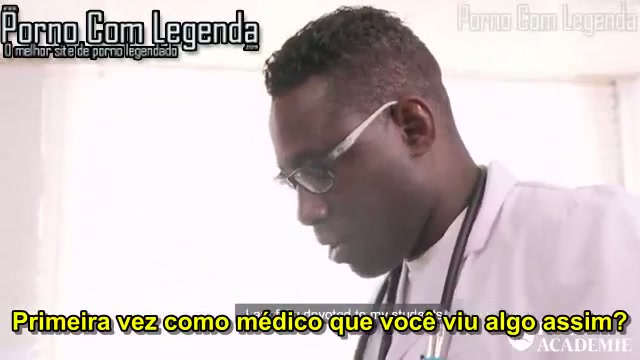 Negão dotado arrombando a putinha molhada