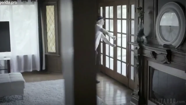 Fodendo bem gostoso a branquela em casa