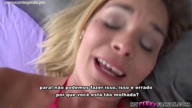 Madrasta pedindo para o enteado deixar sua buceta toda gozada