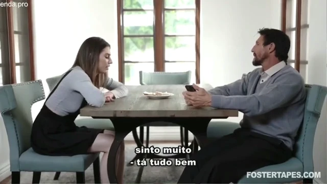 Filha adotiva provando o leitinho do papai