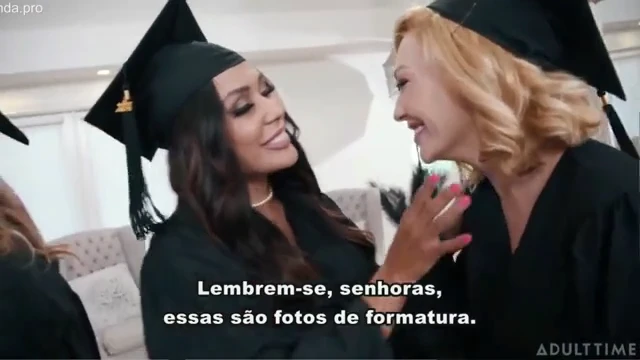Novinhas formandas liberando tudo para o fotógrafo