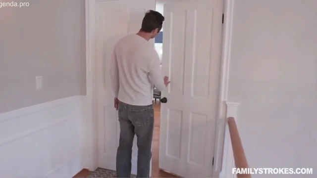 Novinha tirando o cabaço da irmão mais velho