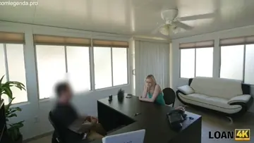 A loirinha dançou pelada para esse safado para ganhar uma grana
