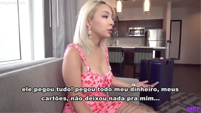 Madrasta loirinha traindo o marido com o enteado