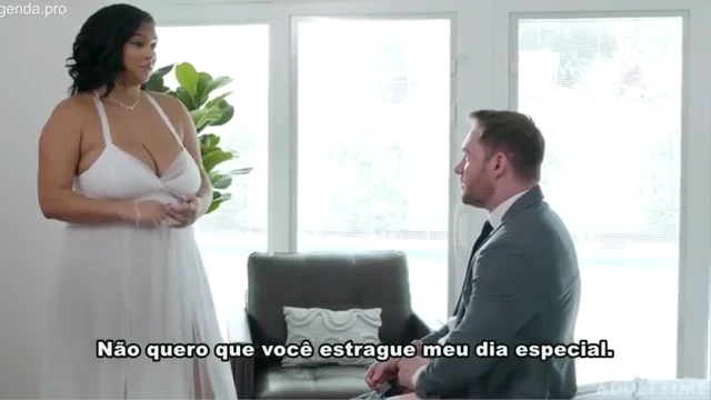 Comendo a peituda safada no dia do casamento