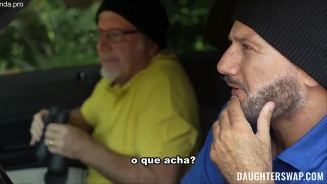As novinhas se juntaram em casa e foderam bem gostoso