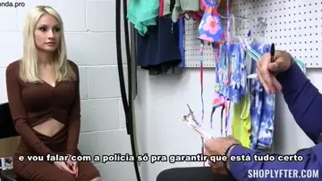 Loira ladra fodendo com o policial para não ir presa