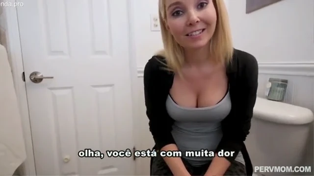 Loirinha tirando a dor do safado com a buceta