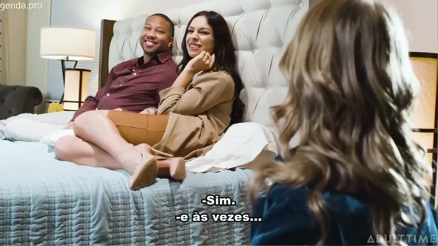 Mulher recompensando o safadinho com a buceta