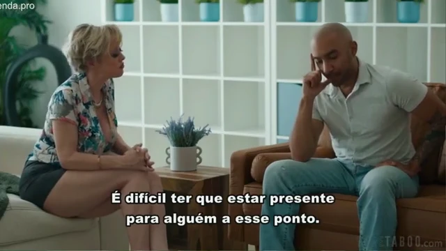 Marido traindo a esposa com a loirinha
