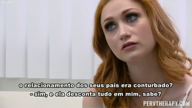 Psicólogo tratando a ruivinha com sexo forte