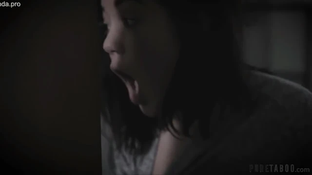 Fazendo a irmã dar o cuzinho pela primeira vez