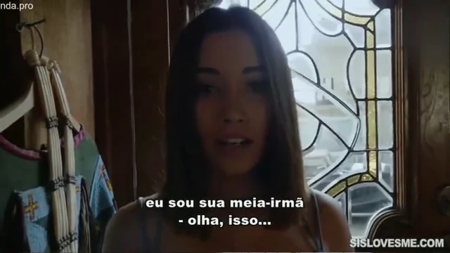 Fazendo a irmãzinha mais nova gemer bem alto na transa boa